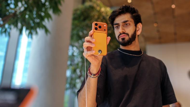 苹果印度厂哥月薪1200元,印度版iPhone却比国行版贵2000元?